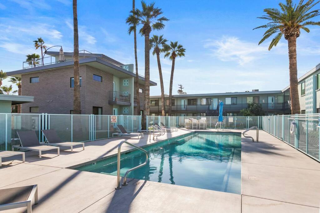 Micro Studio With Balcony & Pool View - Walk To Ot Scottsdale Exteriör bild